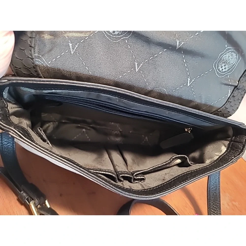 VINCE CAMUTO‎ Black Cream Snake Purse Handbag Fold Over With Strap